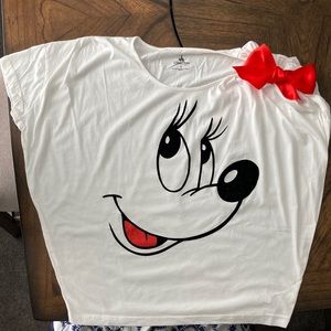 Disney parks Mini Mouse shirt size small